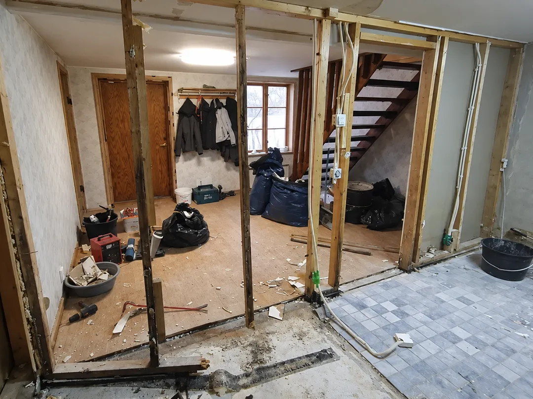 Rivning och återuppbyggnad vid badrumsrenovering i Karlstad efter fuktskada